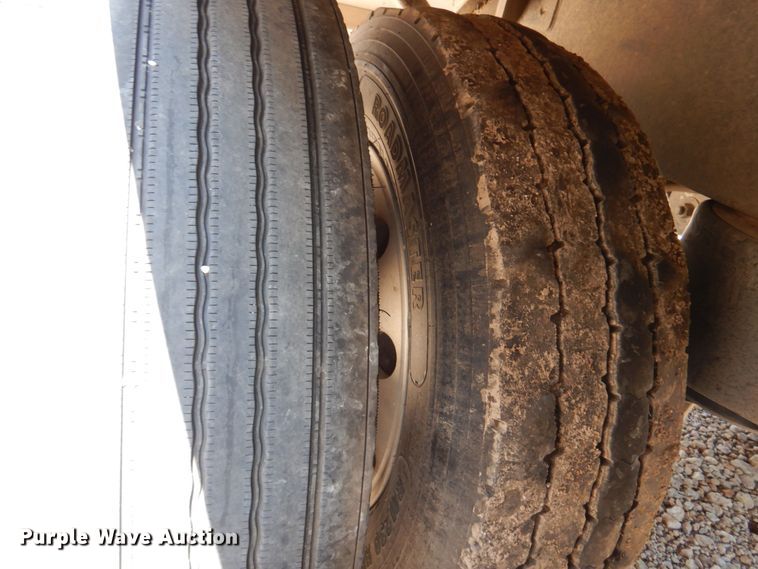 image for item KI9262 2009 Wilson DWH 550  grain trailer