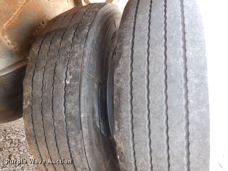 image for item KI9262 2009 Wilson DWH 550  grain trailer