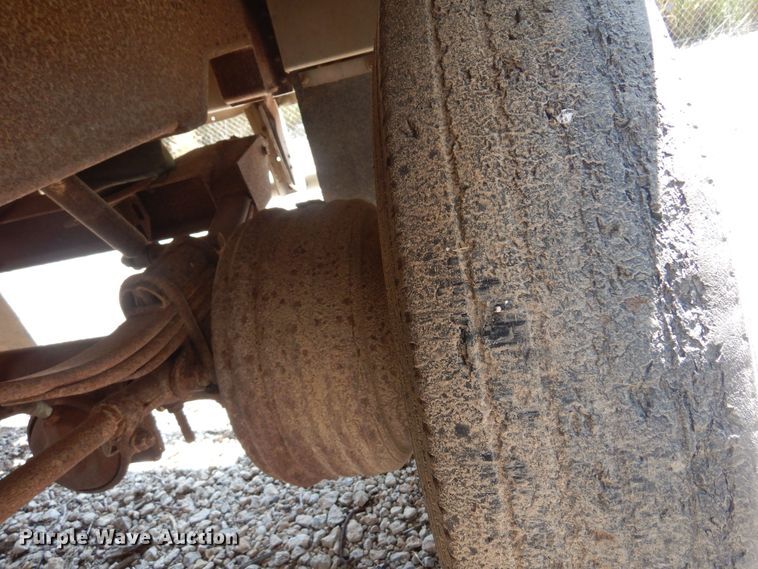 image for item KI9263 2001 Cornhusker  grain trailer