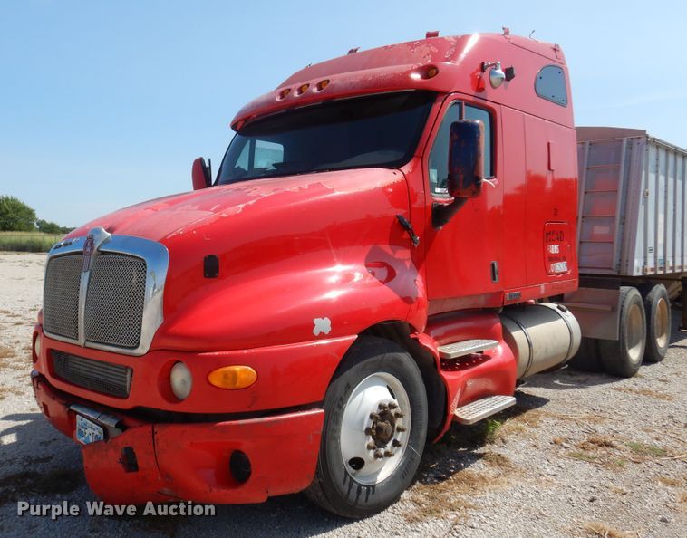 image for item KI9266 2006 Kenworth T2000  semi truck