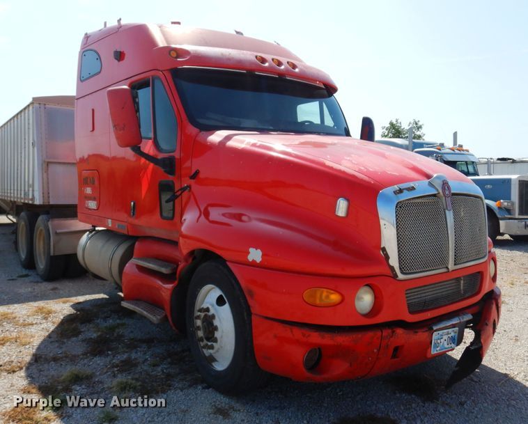image for item KI9266 2006 Kenworth T2000  semi truck