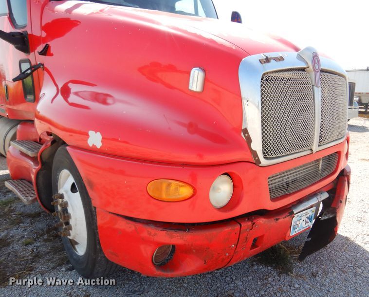 image for item KI9266 2006 Kenworth T2000  semi truck