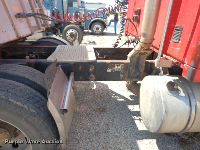 image for item KI9266 2006 Kenworth T2000  semi truck