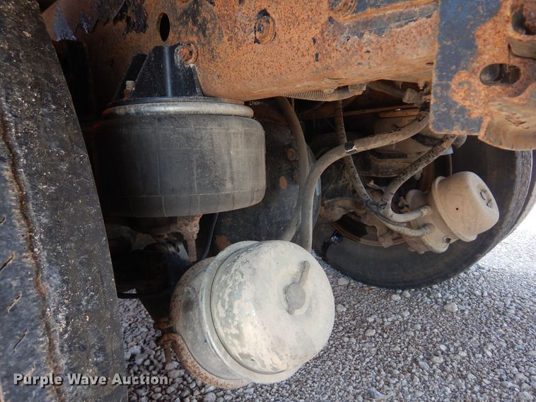 image for item KI9266 2006 Kenworth T2000  semi truck