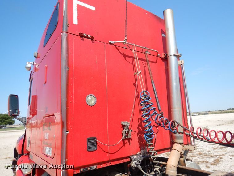 image for item KI9266 2006 Kenworth T2000  semi truck