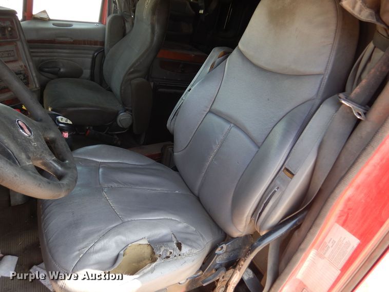 image for item KI9266 2006 Kenworth T2000  semi truck