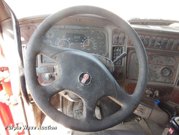 image for item KI9266 2006 Kenworth T2000  semi truck