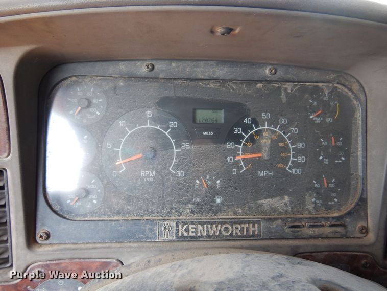 image for item KI9266 2006 Kenworth T2000  semi truck