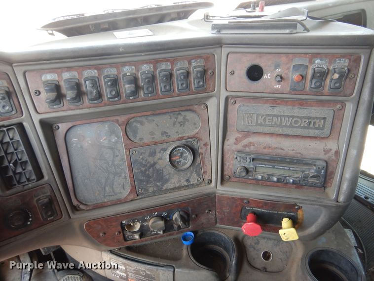 image for item KI9266 2006 Kenworth T2000  semi truck