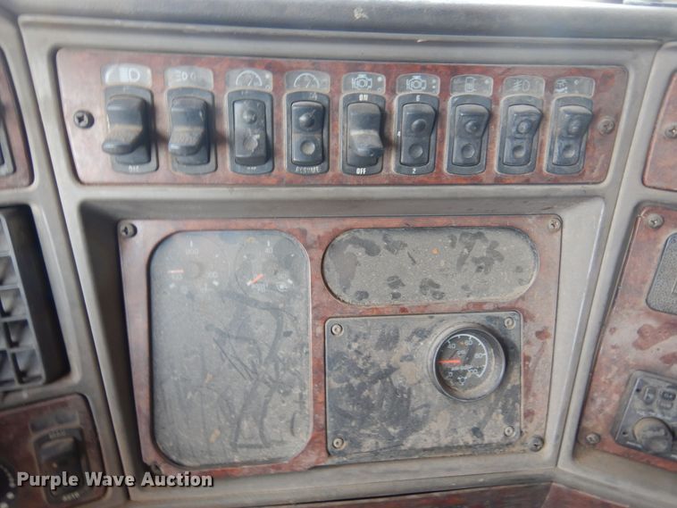 image for item KI9266 2006 Kenworth T2000  semi truck