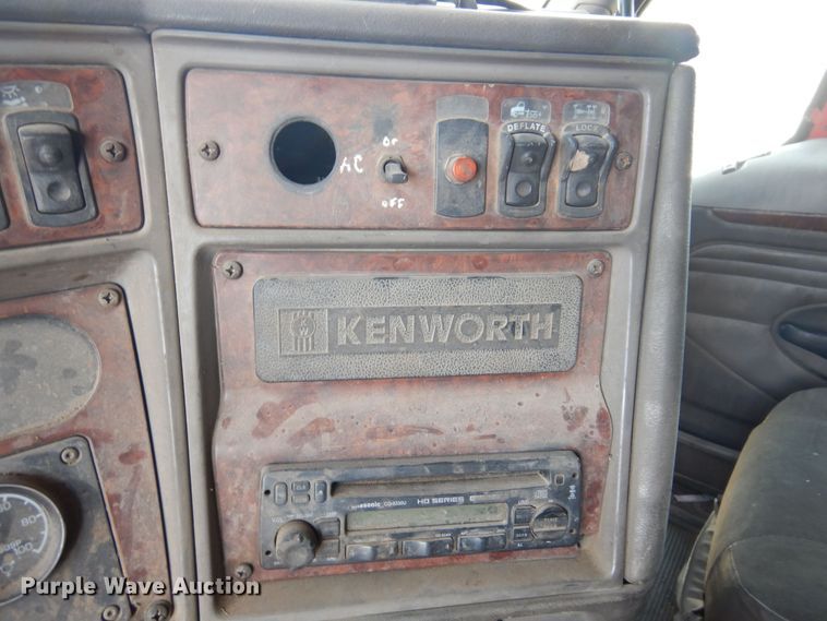 image for item KI9266 2006 Kenworth T2000  semi truck