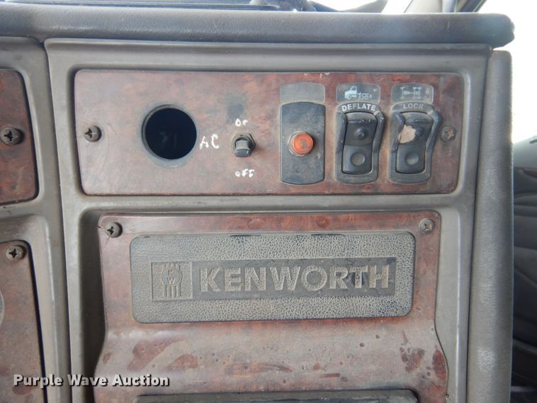 image for item KI9266 2006 Kenworth T2000  semi truck