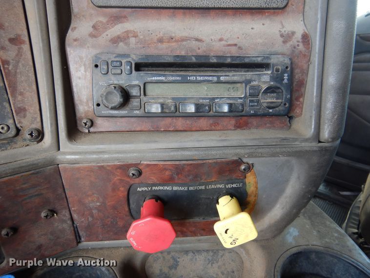 image for item KI9266 2006 Kenworth T2000  semi truck