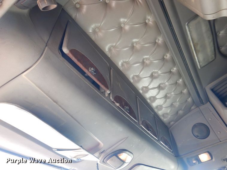 image for item KI9266 2006 Kenworth T2000  semi truck