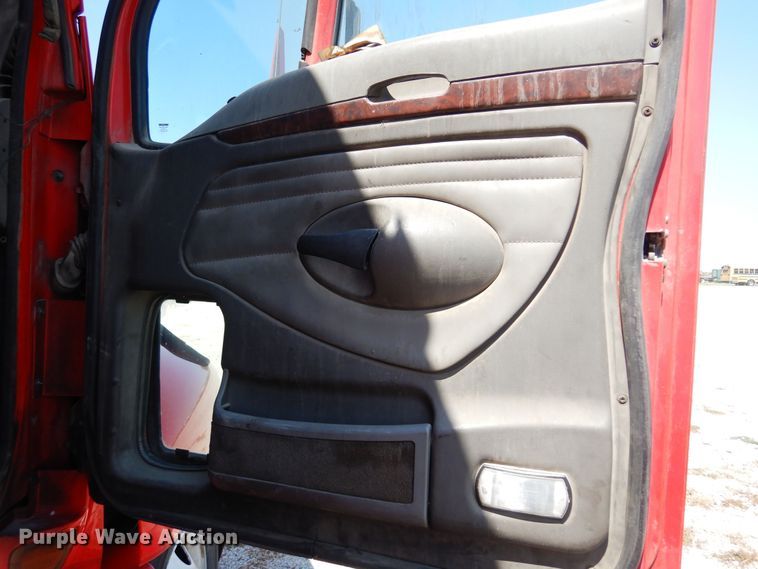 image for item KI9266 2006 Kenworth T2000  semi truck