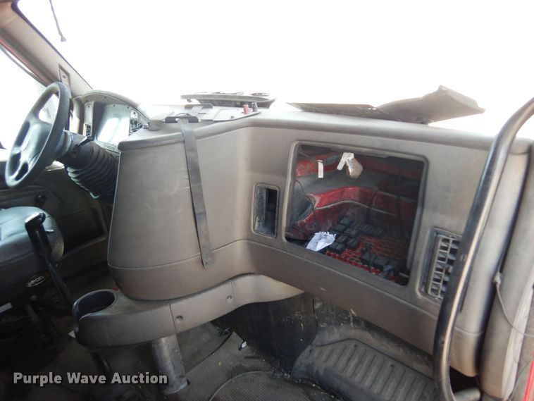 image for item KI9266 2006 Kenworth T2000  semi truck