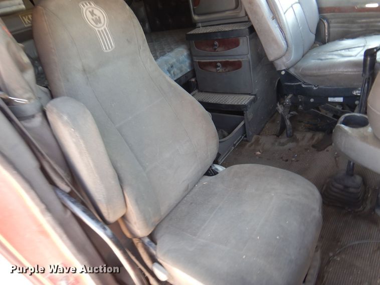 image for item KI9266 2006 Kenworth T2000  semi truck