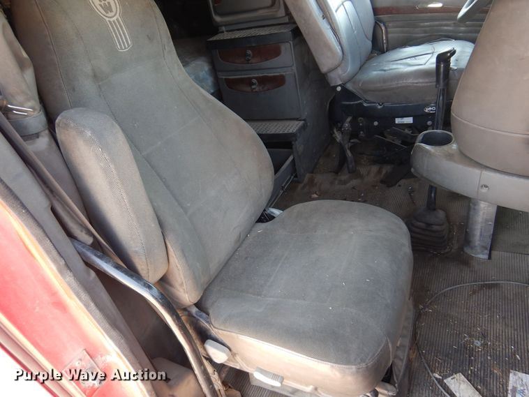 image for item KI9266 2006 Kenworth T2000  semi truck