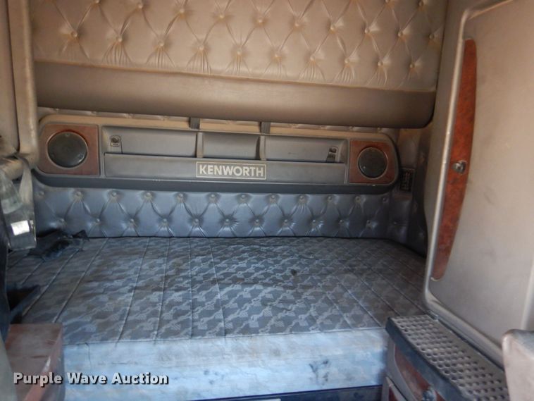 image for item KI9266 2006 Kenworth T2000  semi truck