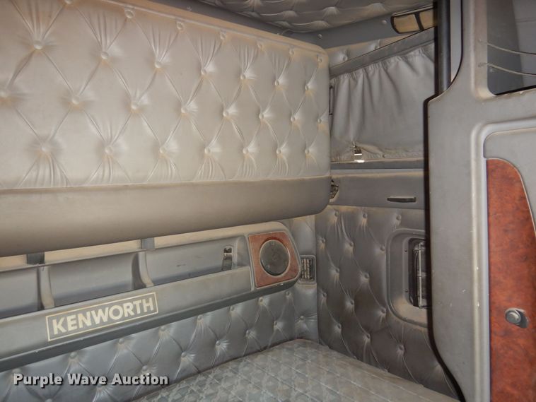 image for item KI9266 2006 Kenworth T2000  semi truck