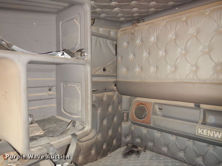 image for item KI9266 2006 Kenworth T2000  semi truck