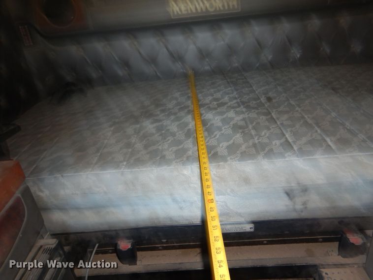 image for item KI9266 2006 Kenworth T2000  semi truck