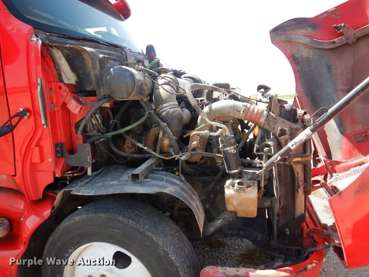 image for item KI9266 2006 Kenworth T2000  semi truck