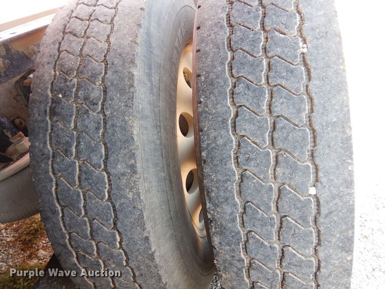 image for item KI9266 2006 Kenworth T2000  semi truck