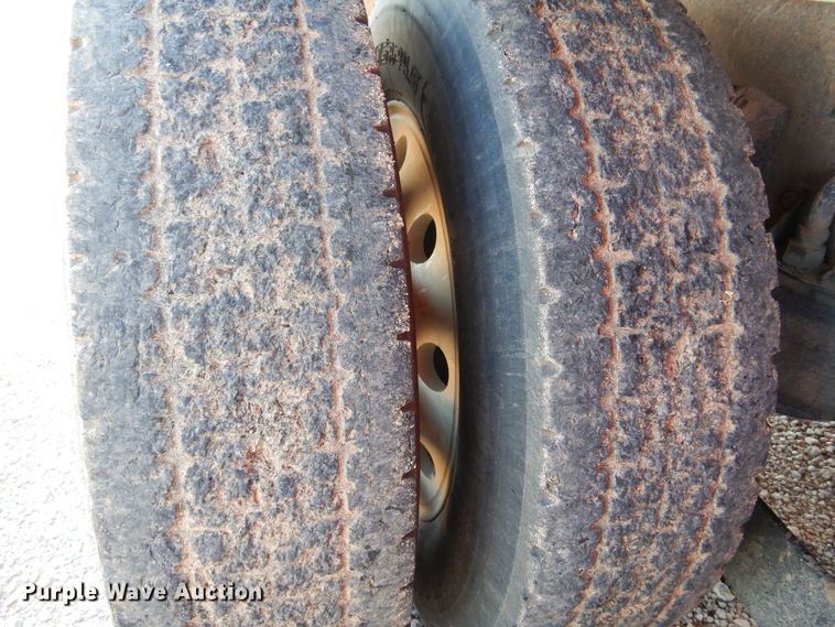 image for item KI9266 2006 Kenworth T2000  semi truck