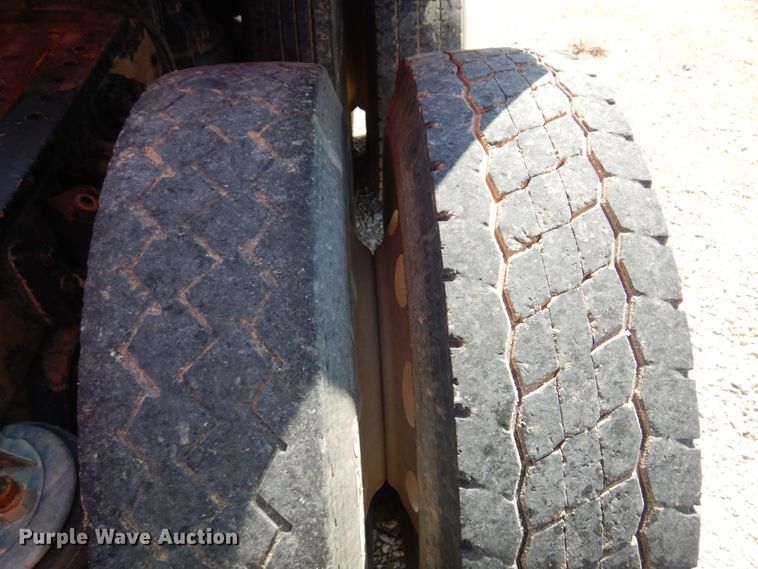 image for item KI9266 2006 Kenworth T2000  semi truck