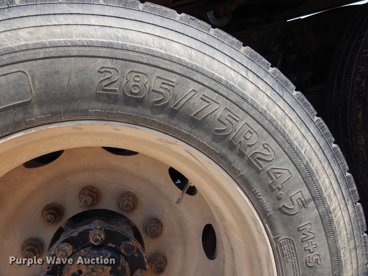 image for item KI9266 2006 Kenworth T2000  semi truck