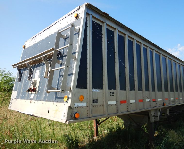 image for item KI9267 2002 Cornhusker Ultra-Lite  grain trailer