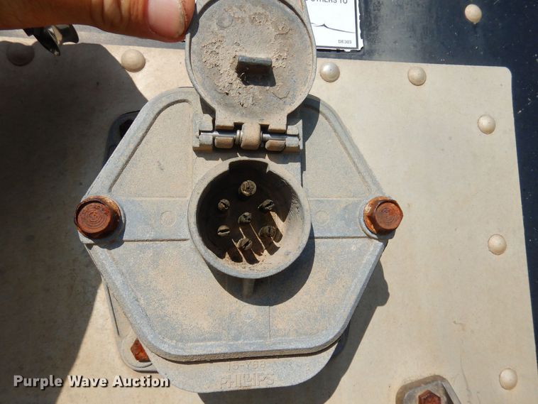 image for item KI9267 2002 Cornhusker Ultra-Lite  grain trailer