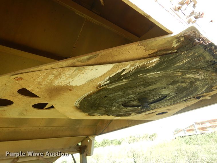 image for item KI9267 2002 Cornhusker Ultra-Lite  grain trailer