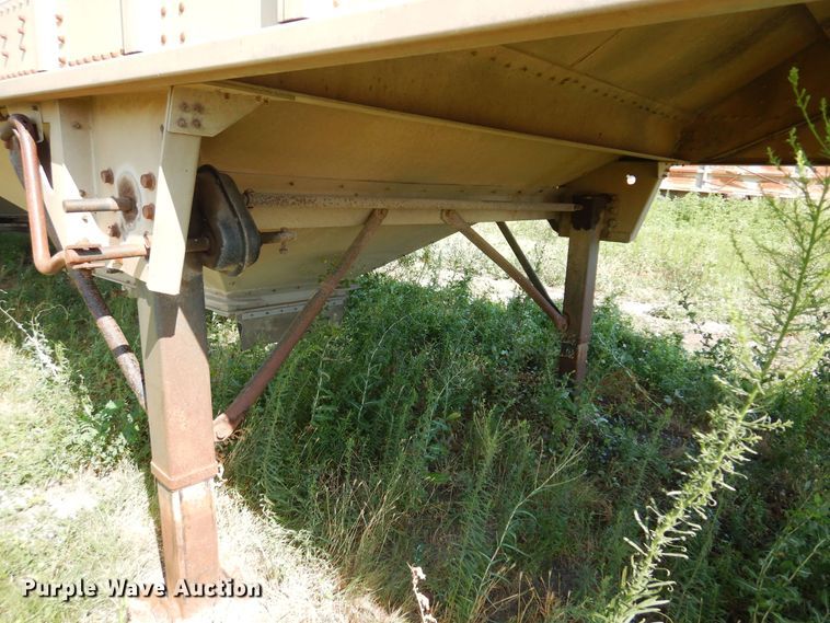 image for item KI9267 2002 Cornhusker Ultra-Lite  grain trailer