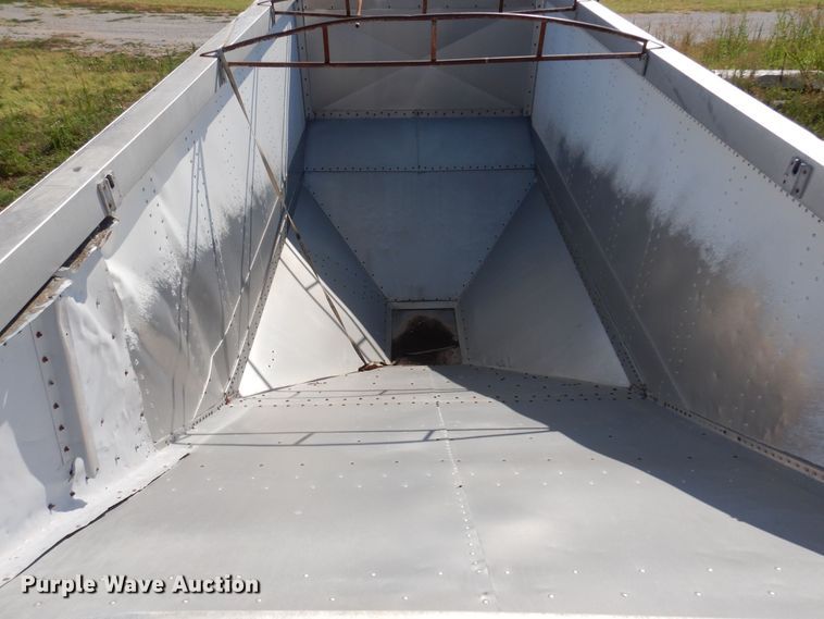 image for item KI9267 2002 Cornhusker Ultra-Lite  grain trailer