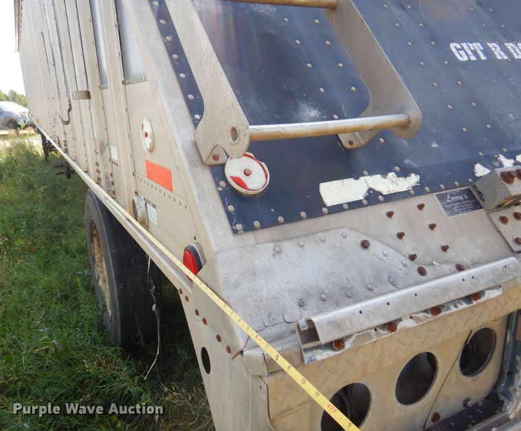 image for item KI9267 2002 Cornhusker Ultra-Lite  grain trailer