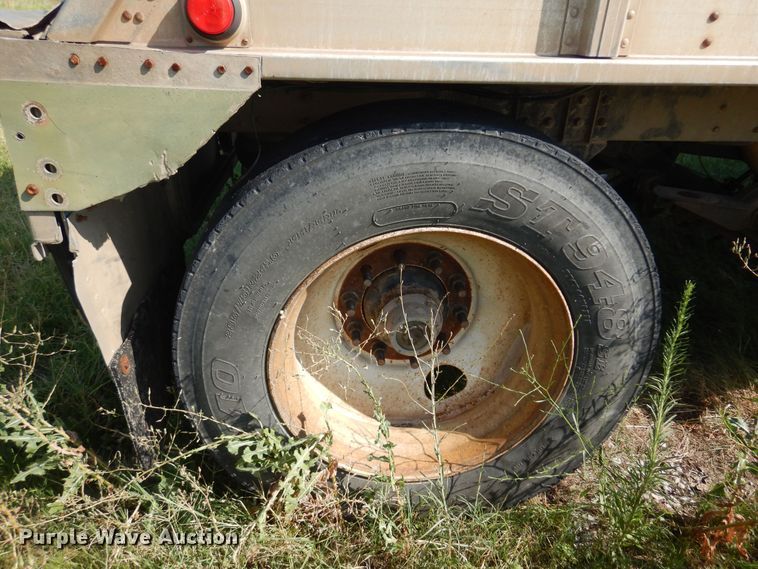 image for item KI9267 2002 Cornhusker Ultra-Lite  grain trailer