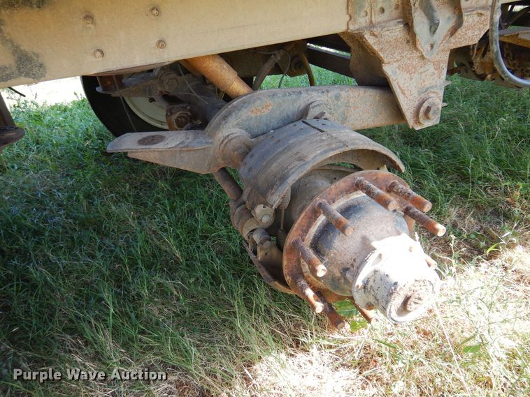 image for item KI9267 2002 Cornhusker Ultra-Lite  grain trailer