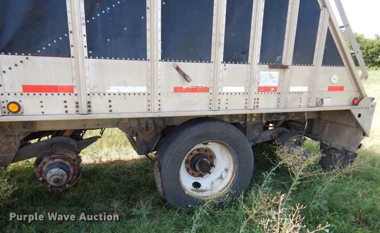 image for item KI9267 2002 Cornhusker Ultra-Lite  grain trailer