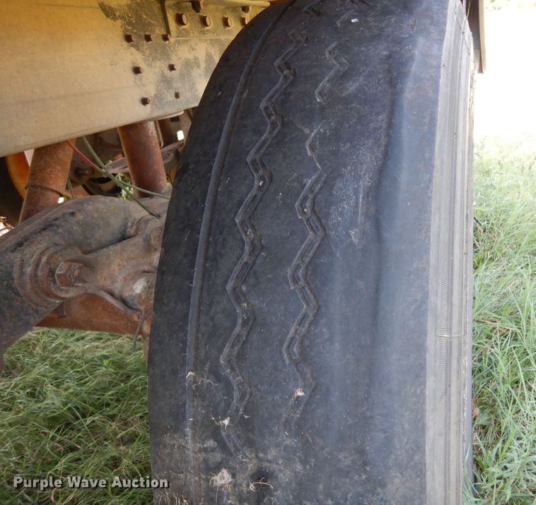 image for item KI9267 2002 Cornhusker Ultra-Lite  grain trailer