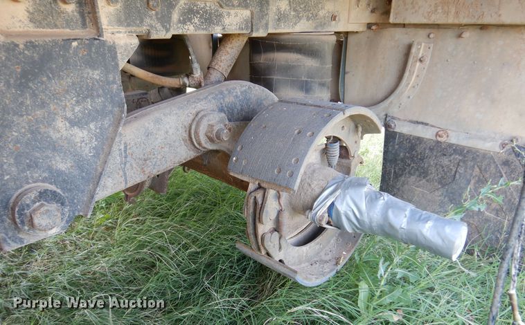 image for item KI9267 2002 Cornhusker Ultra-Lite  grain trailer