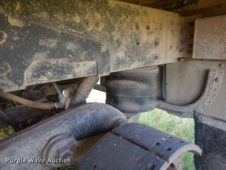 image for item KI9267 2002 Cornhusker Ultra-Lite  grain trailer