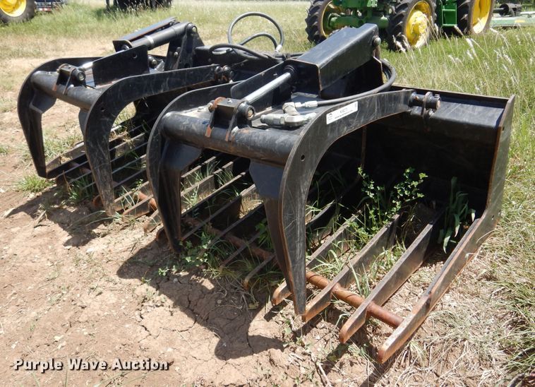 image for item KI9275 John Deere GT80  skid steer rock grapple bucket