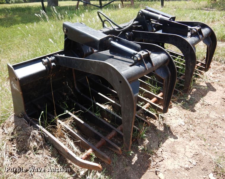 image for item KI9275 John Deere GT80  skid steer rock grapple bucket