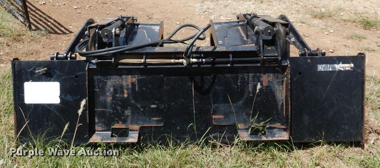 image for item KI9275 John Deere GT80  skid steer rock grapple bucket
