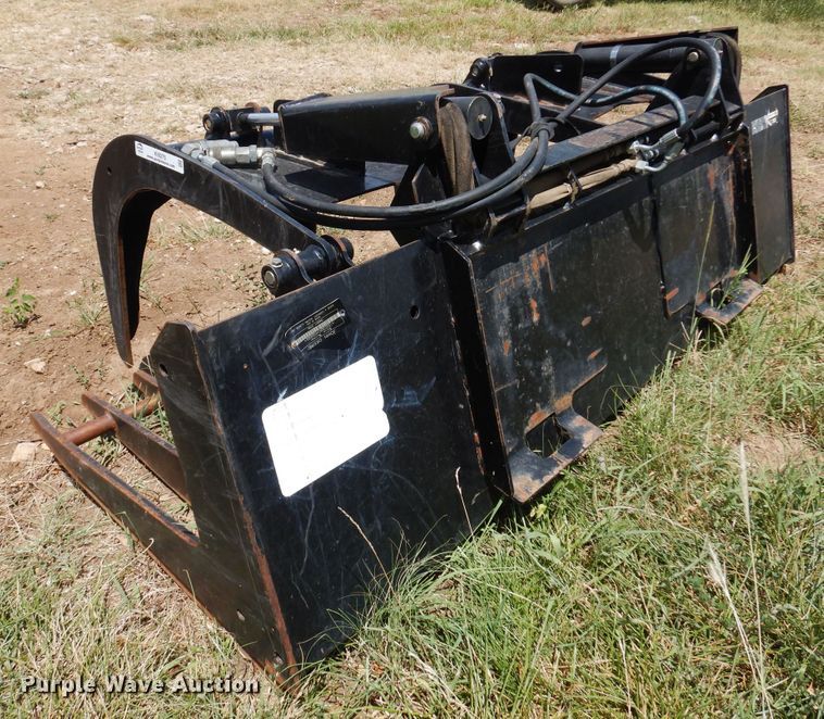 image for item KI9275 John Deere GT80  skid steer rock grapple bucket