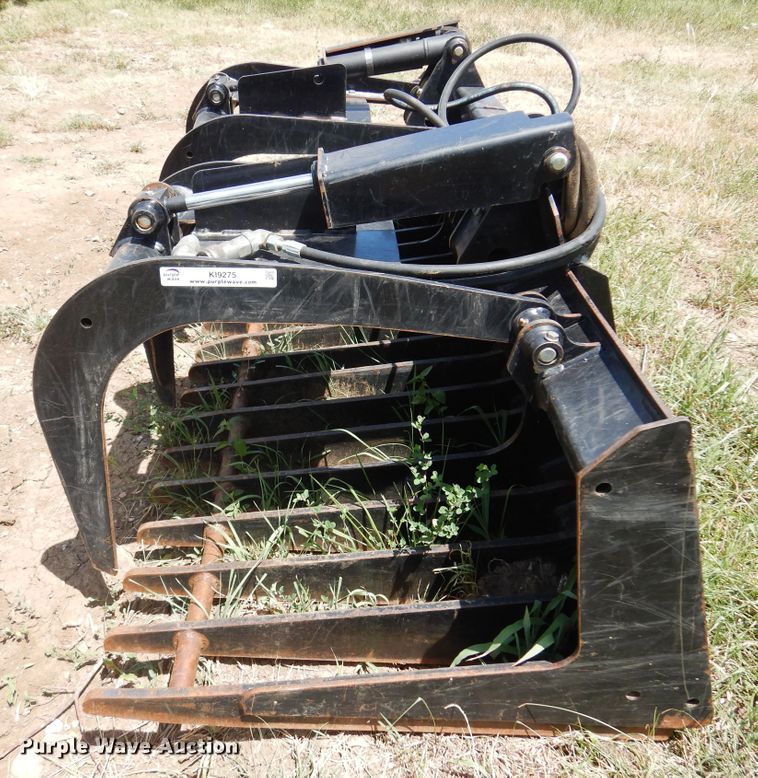 image for item KI9275 John Deere GT80  skid steer rock grapple bucket