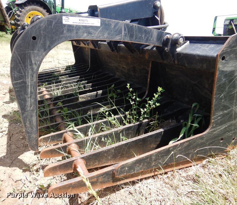 image for item KI9275 John Deere GT80  skid steer rock grapple bucket