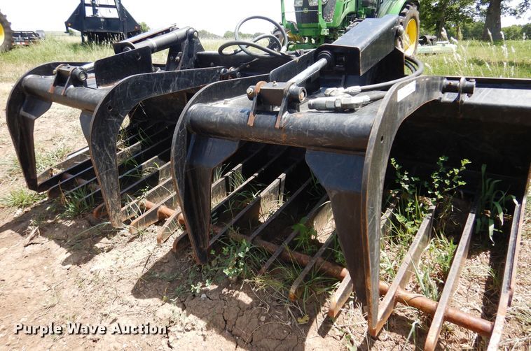 image for item KI9275 John Deere GT80  skid steer rock grapple bucket